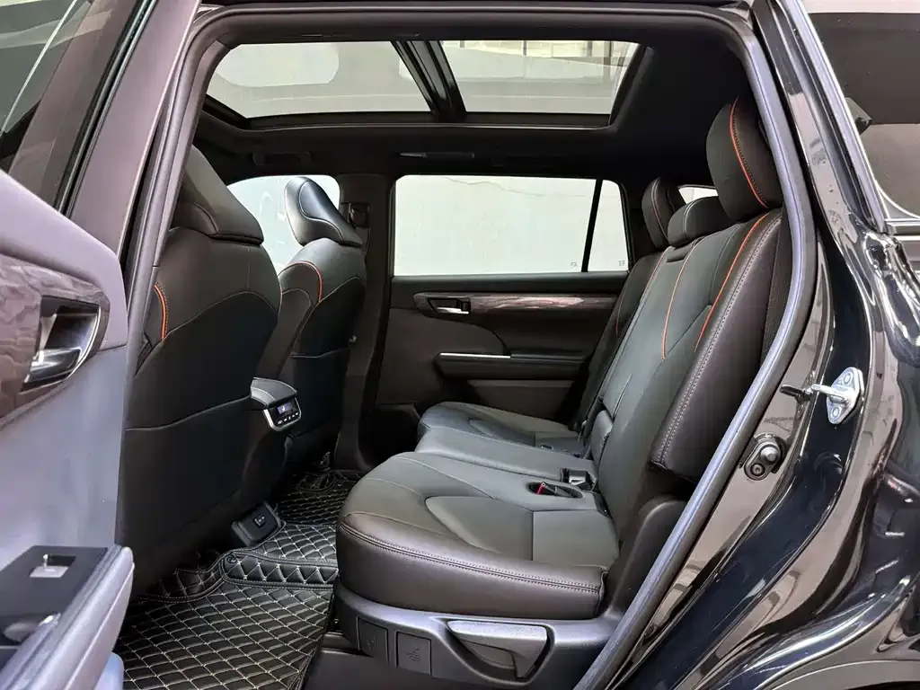 Toyota Crown Kluger 2024 из CN, фото 8