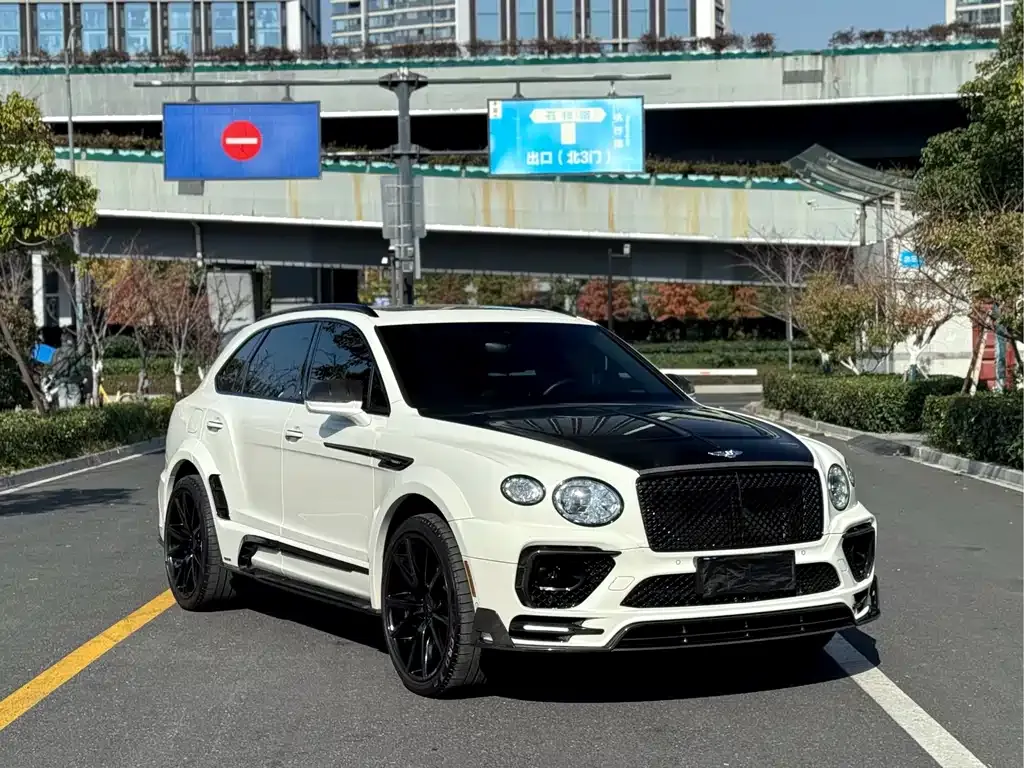 Bentley Bentayga 2023 из CN, фото 7
