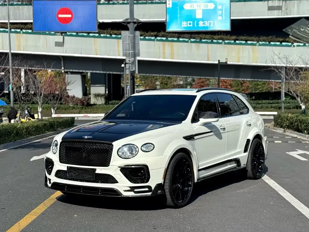Bentley Bentayga 2023 из CN, фото 6