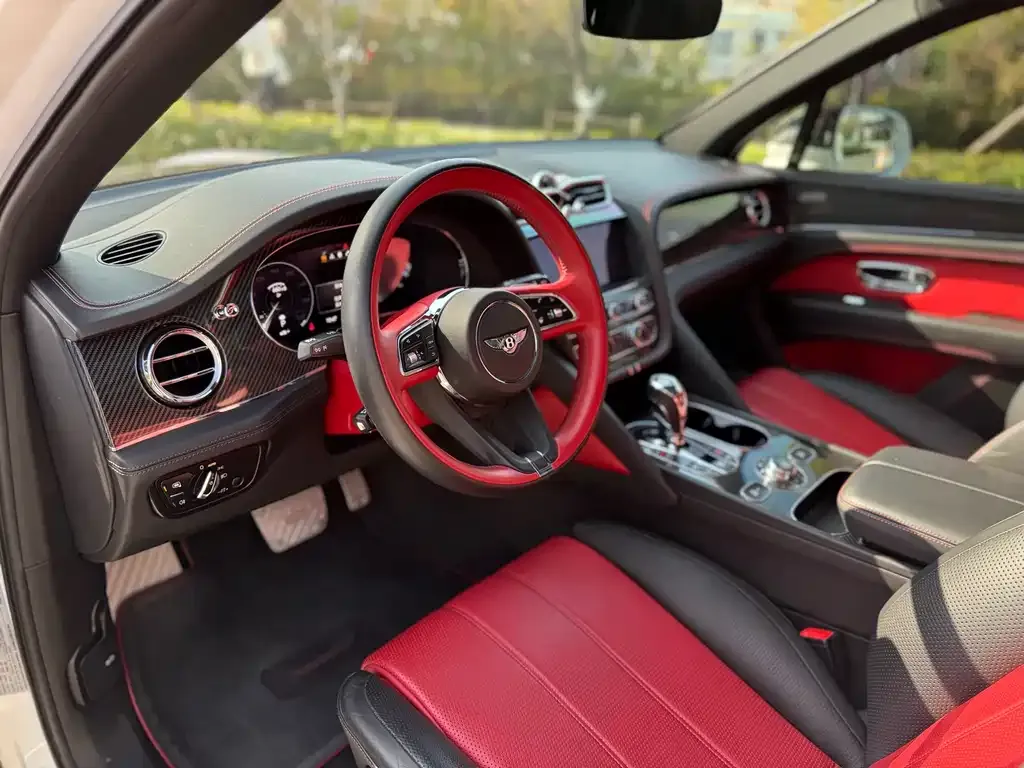 Bentley Bentayga 2023 из CN, фото 9