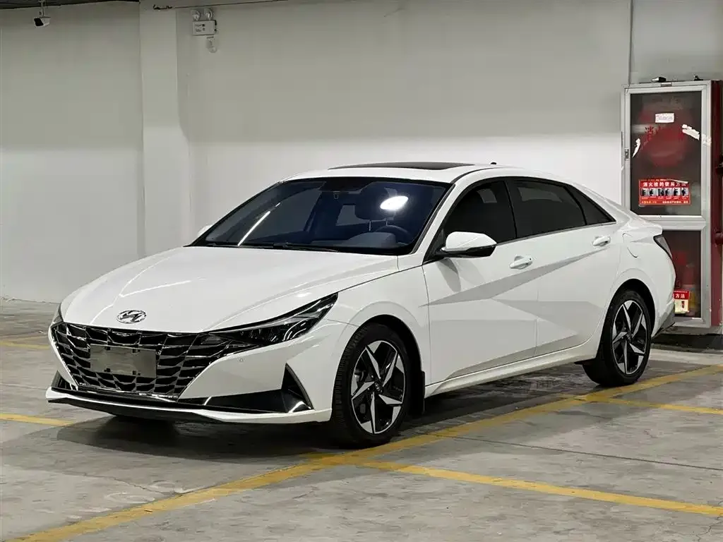 Hyundai Elantra 2023 из CN, фото 1