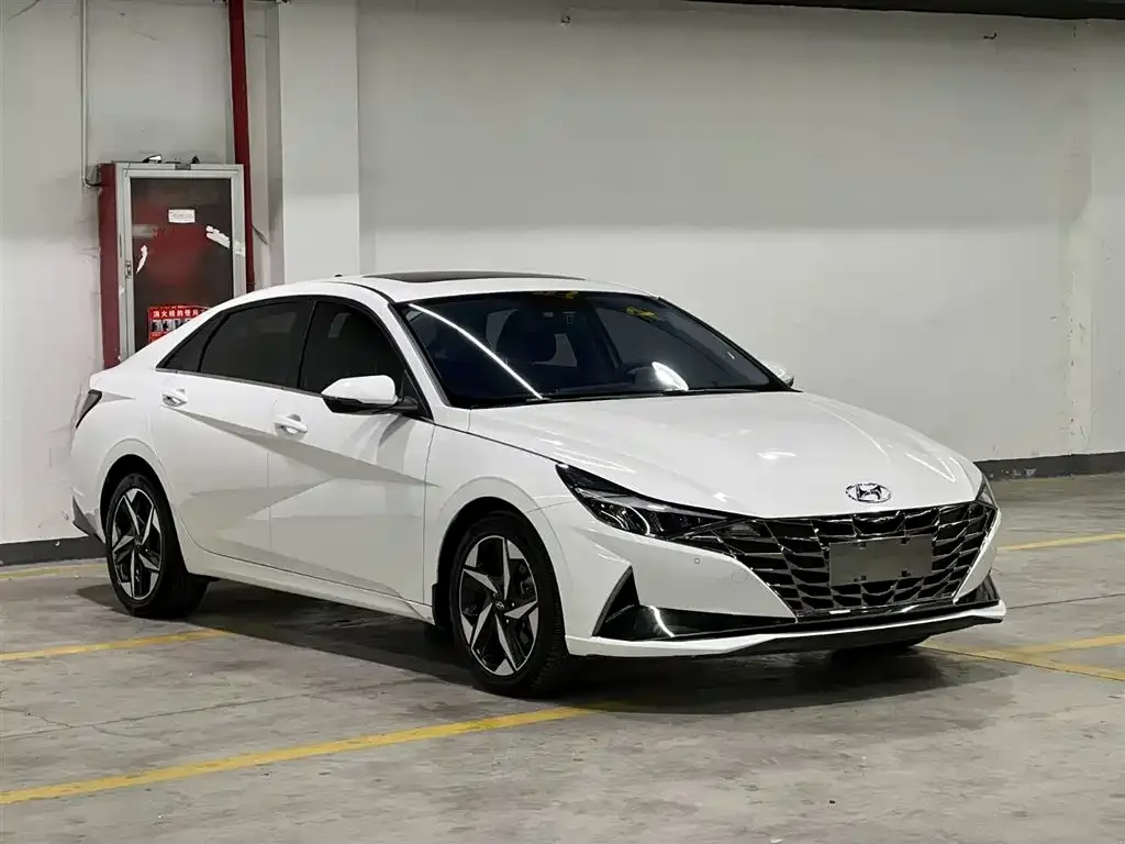 Hyundai Elantra 2023 из CN, фото 3