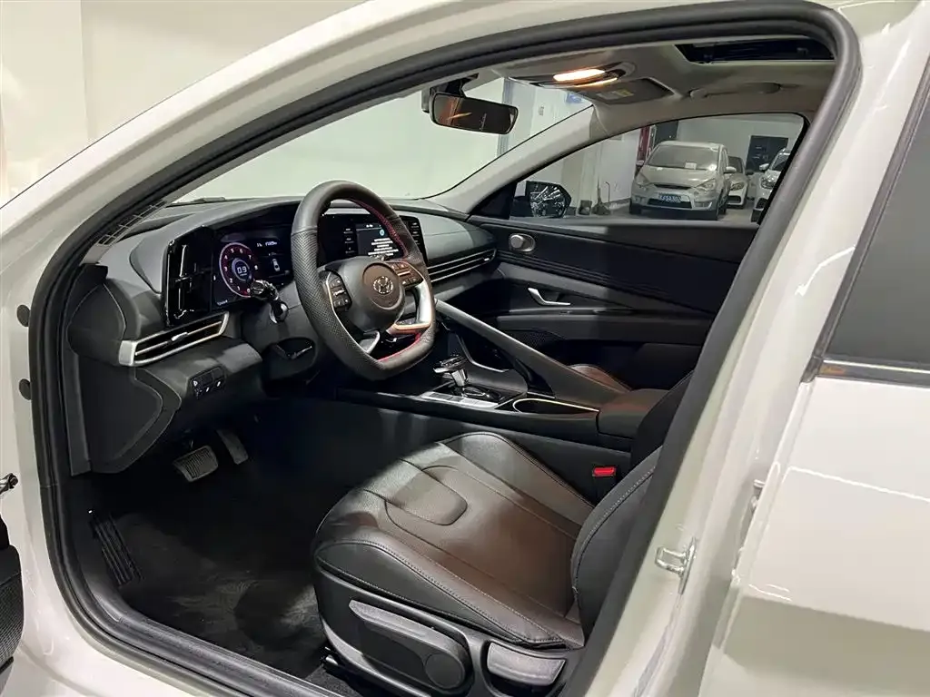 Hyundai Elantra 2023 из CN, фото 8