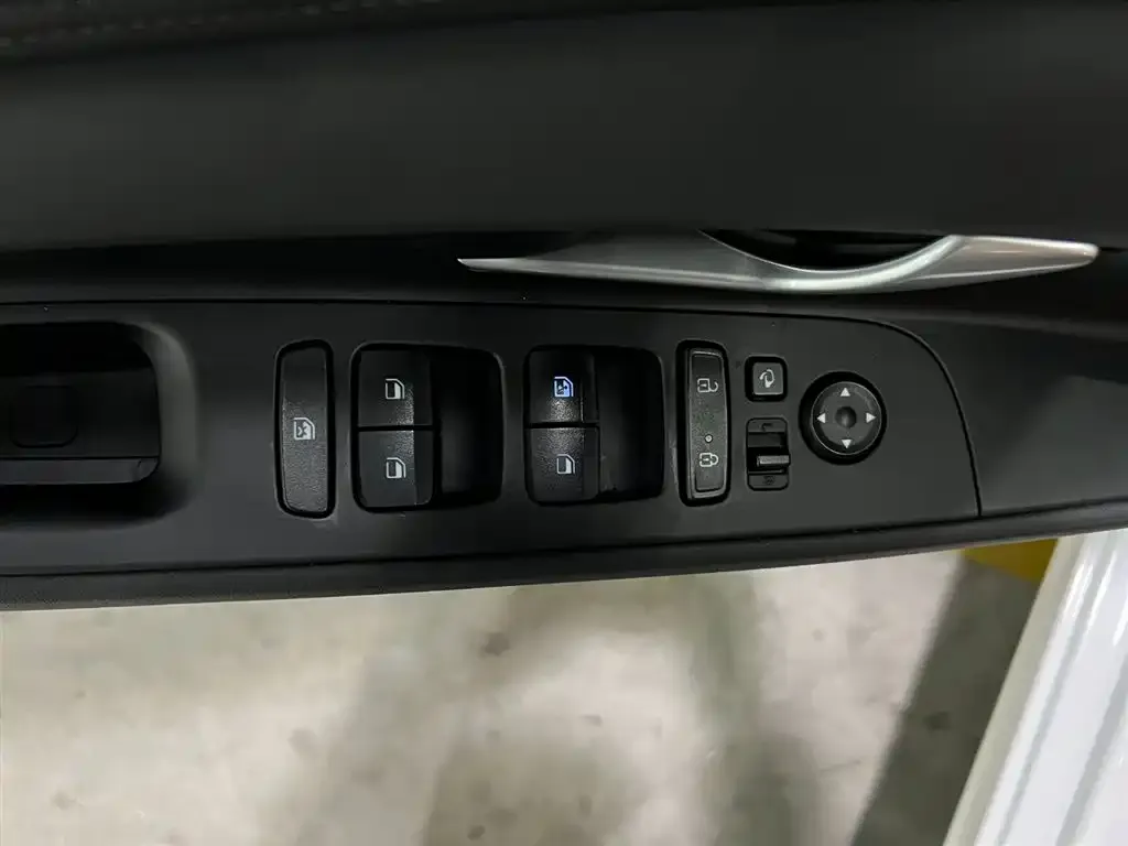 Hyundai Elantra 2023 из CN, фото 9