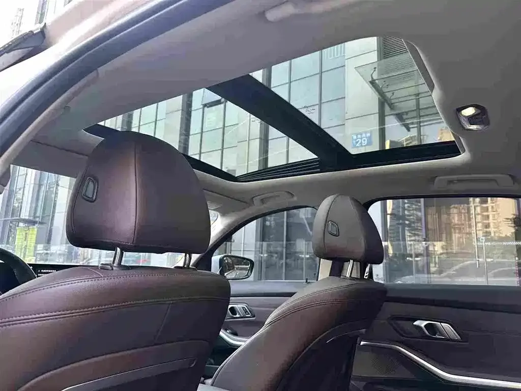 BMW 3 Series 2023 из CN, фото 2