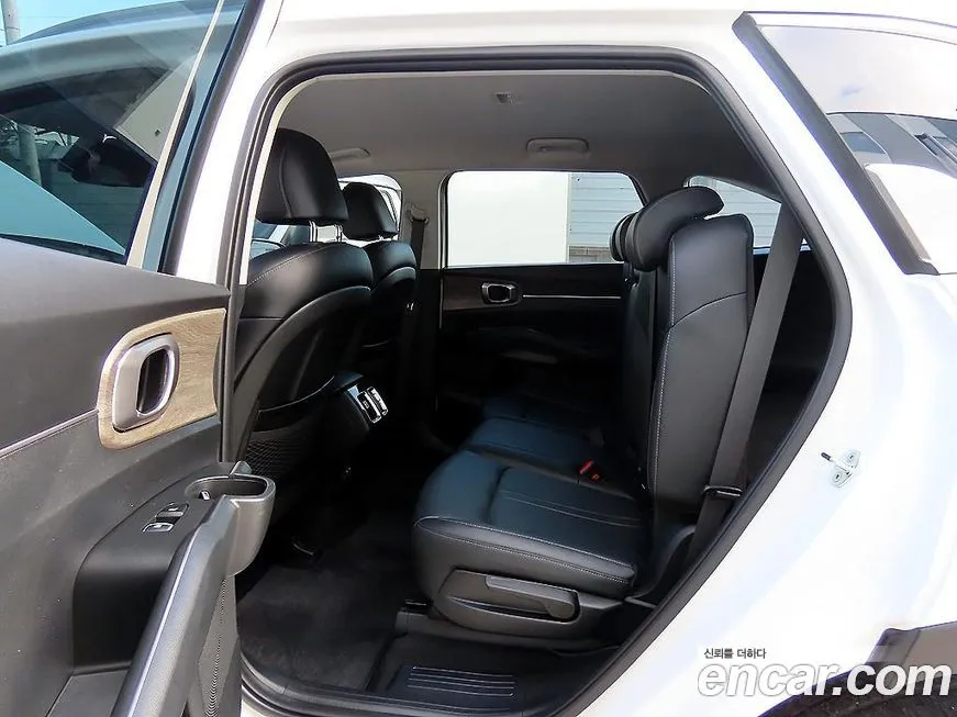 Kia Sorento — фото 8