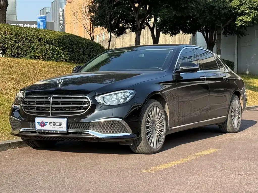 Mercedes-Benz E-Class — фото 1