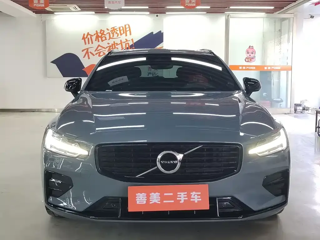Volvo V60 2022 из CN, фото 2