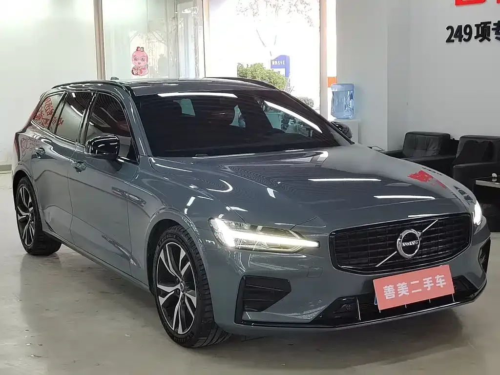 Volvo V60 2022 из CN, фото 3