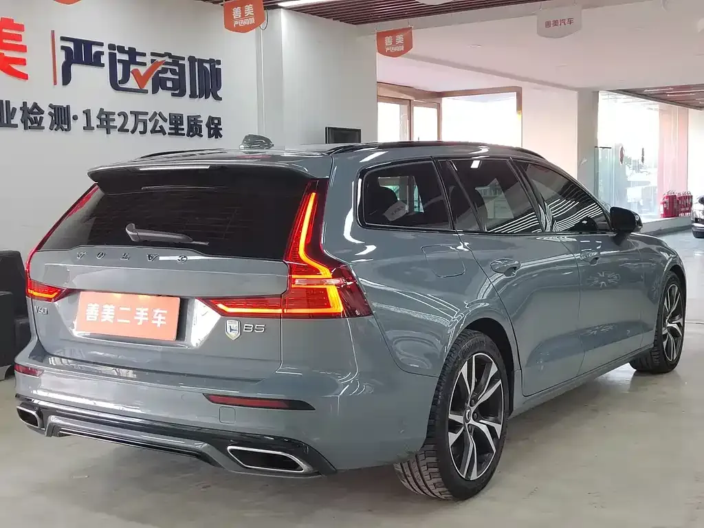 Volvo V60 2022 из CN, фото 4