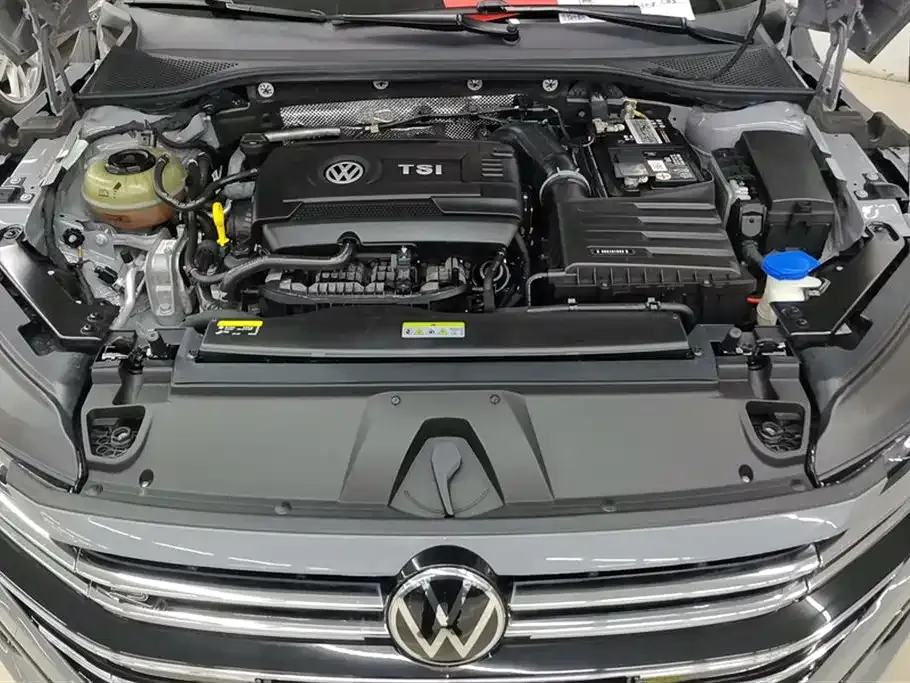 Volkswagen CC 2023 из CN, фото 10