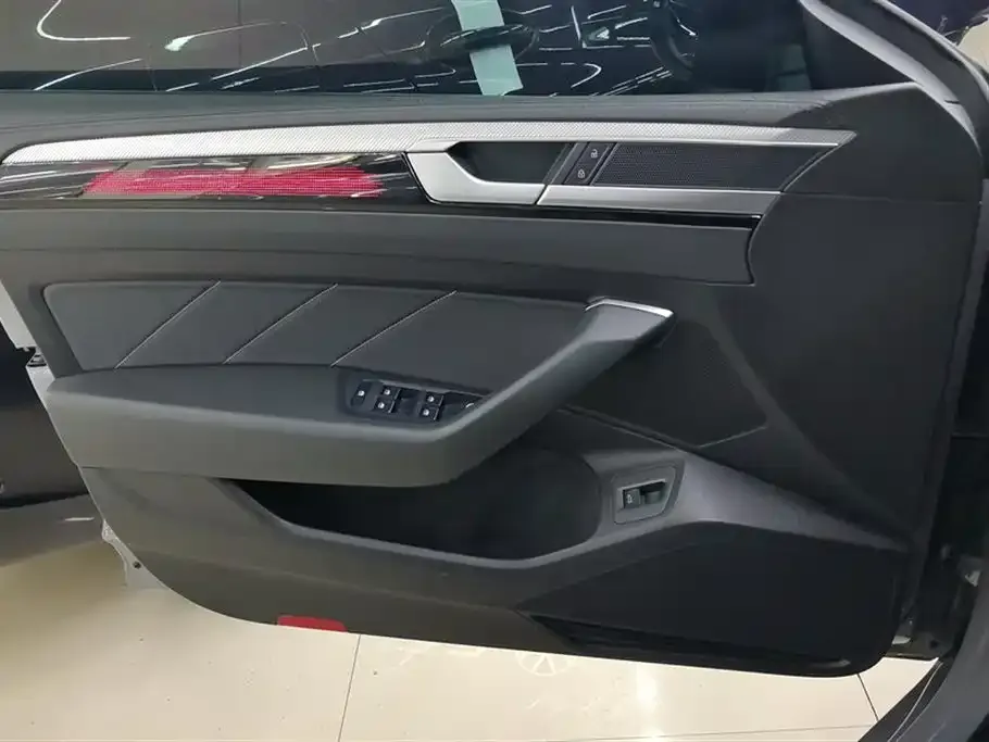 Volkswagen CC 2023 из CN, фото 8