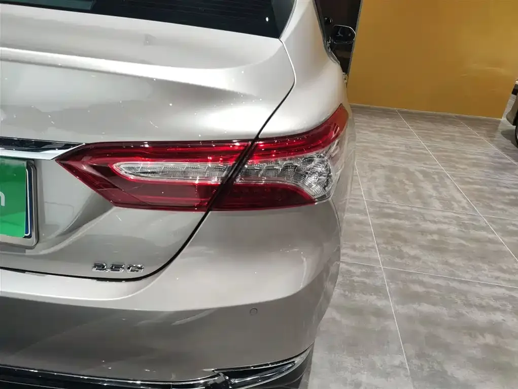 Toyota Camry — фото 3