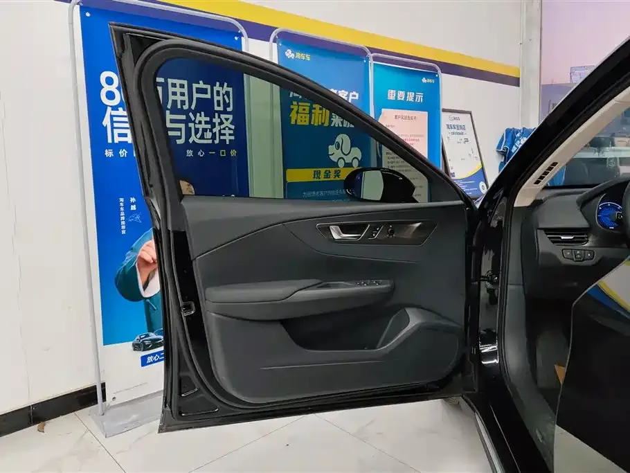 Hongqi E-QM5 2023 из CN, фото 8
