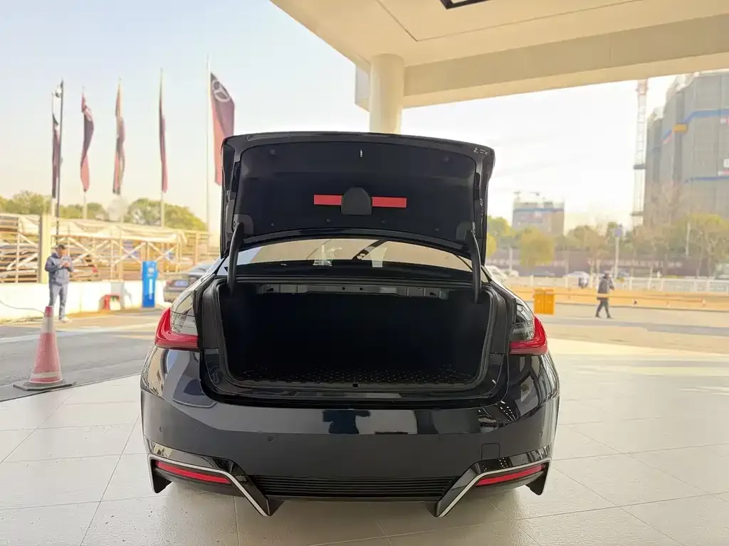 BMW i3 2024 из CN, фото 2