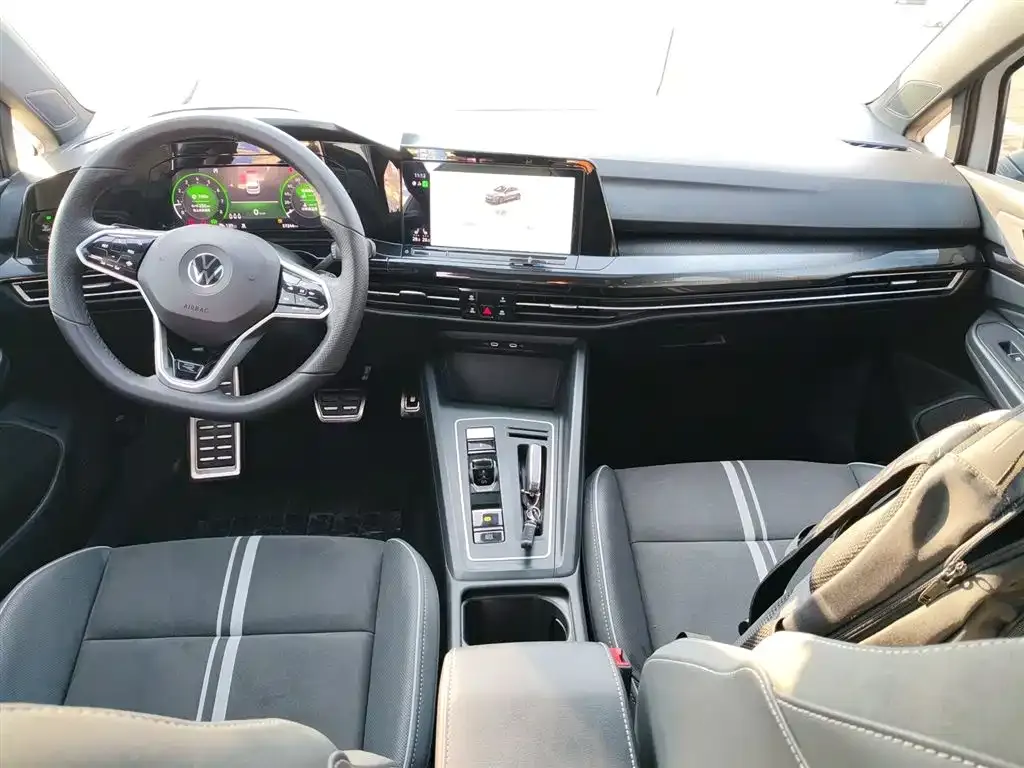 Volkswagen Golf 2023 из CN, фото 10