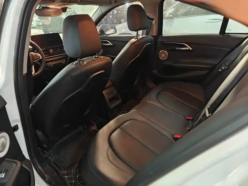 BMW 1 Series 2022 из CN, фото 2