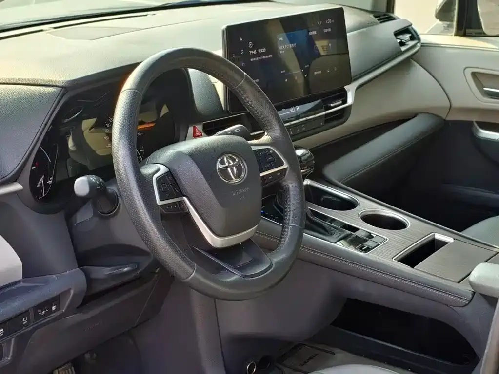 Toyota Granvia 2024 из CN, фото 4