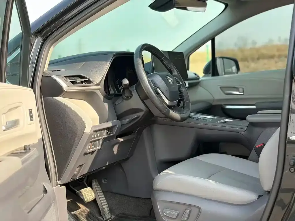 Toyota Granvia 2024 из CN, фото 8