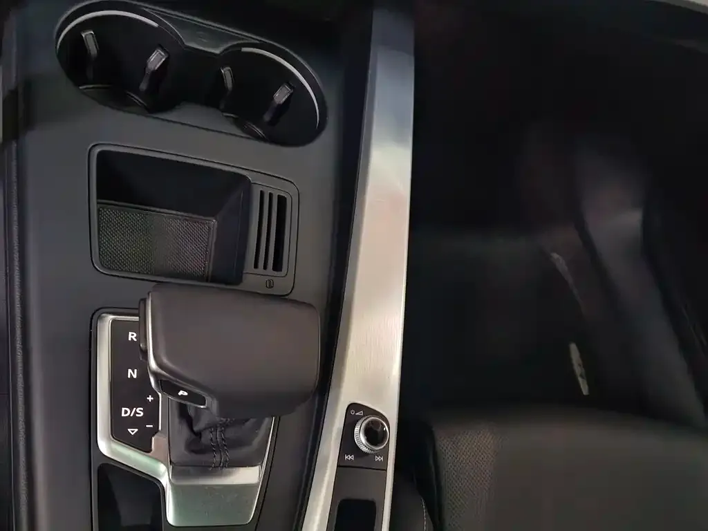 Audi A4L 2024 из CN, фото 6