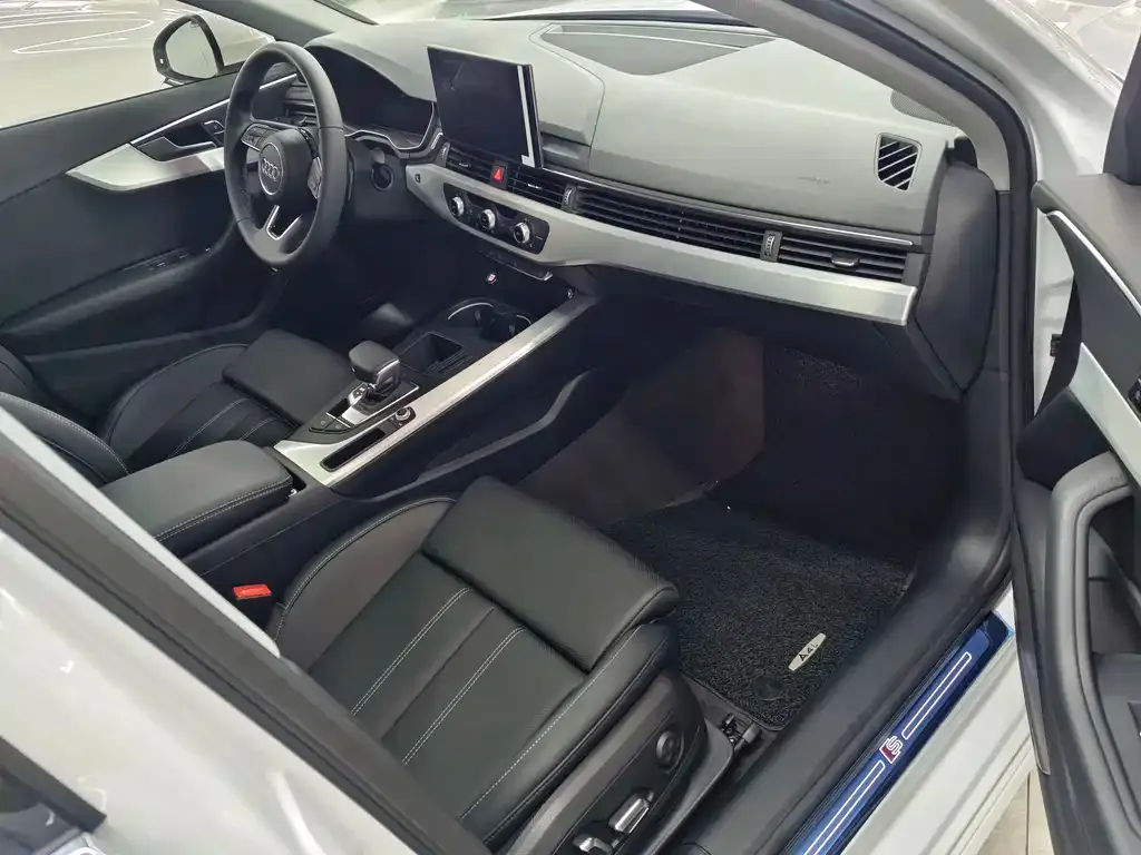 Audi A4L 2024 из CN, фото 4