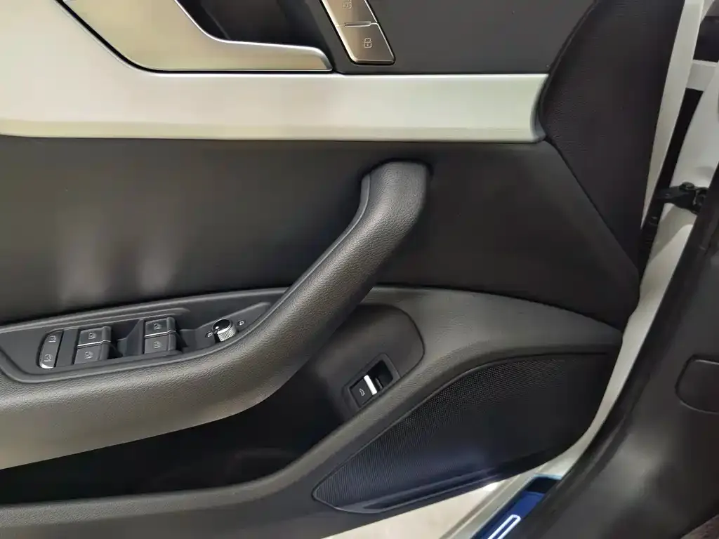 Audi A4L 2024 из CN, фото 7