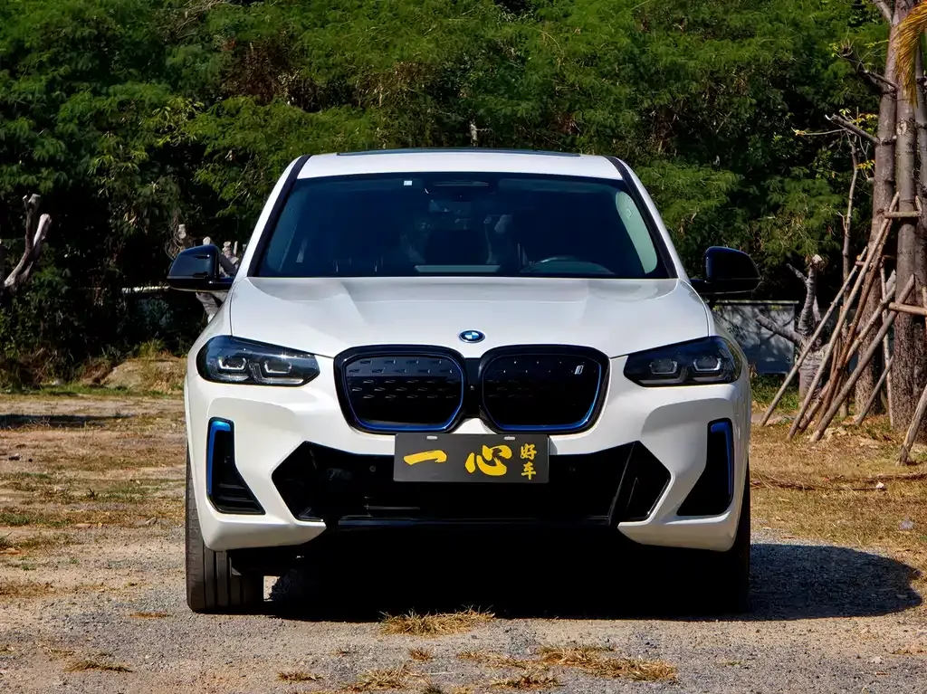 BMW iX3 — фото 8