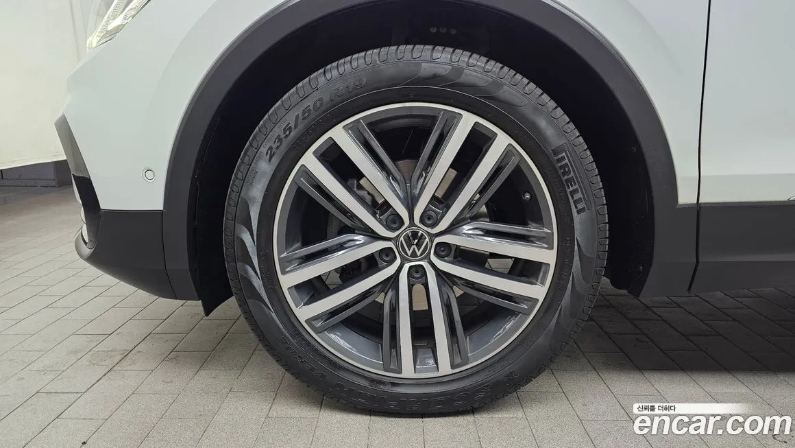 Volkswagen Tiguan — фото 6