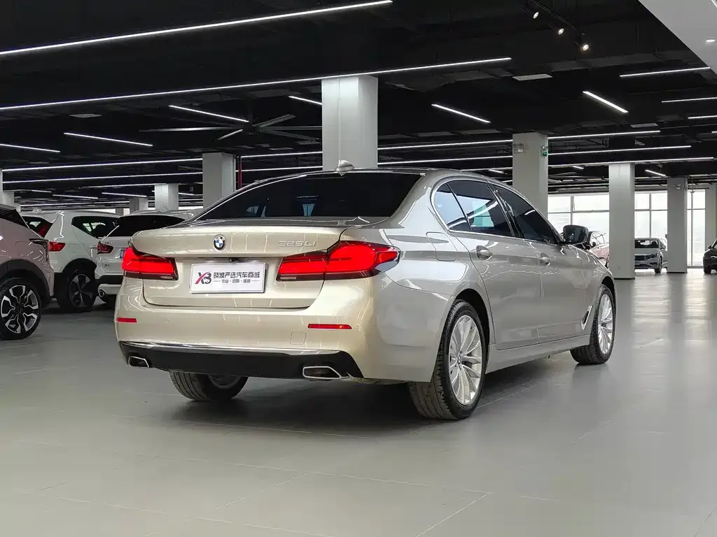 BMW 5 Series — фото 4