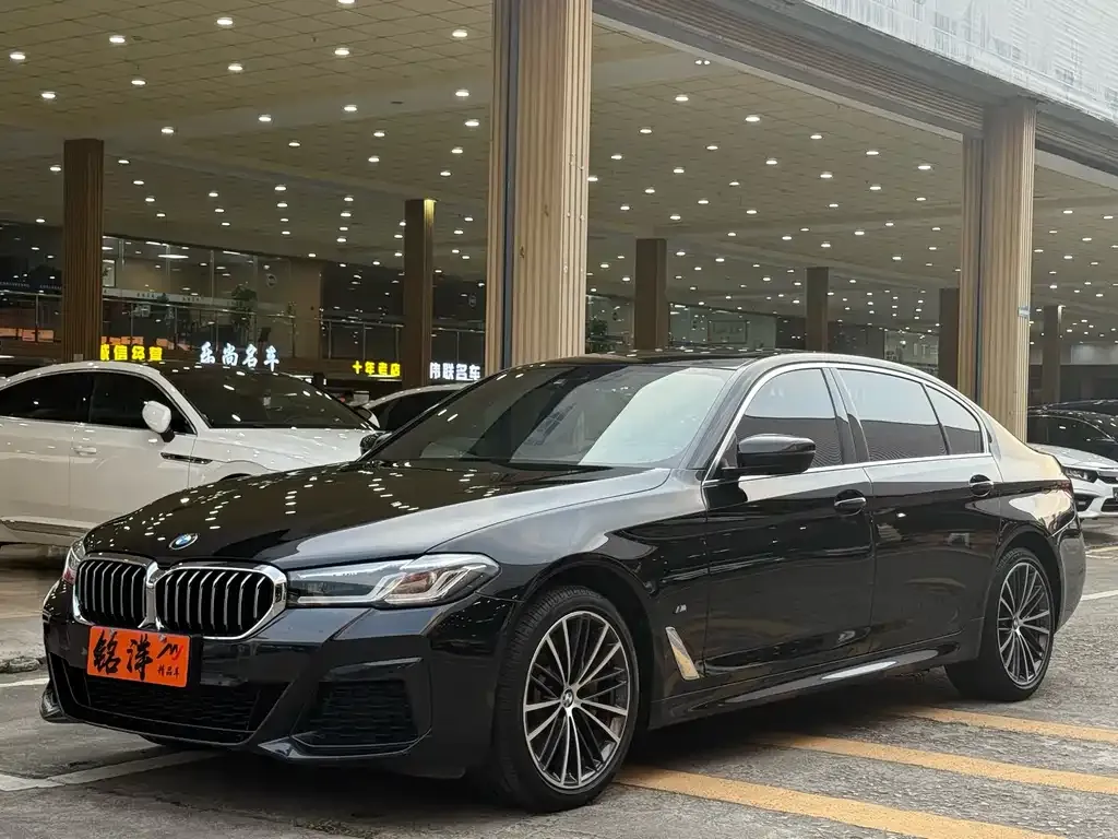 BMW 5 Series — фото 1