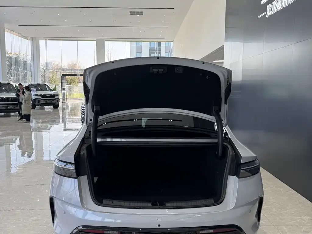 BYD Seal — фото 9