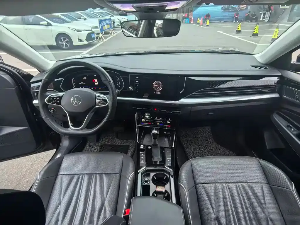 Volkswagen Passat 2023 из CN, фото 4