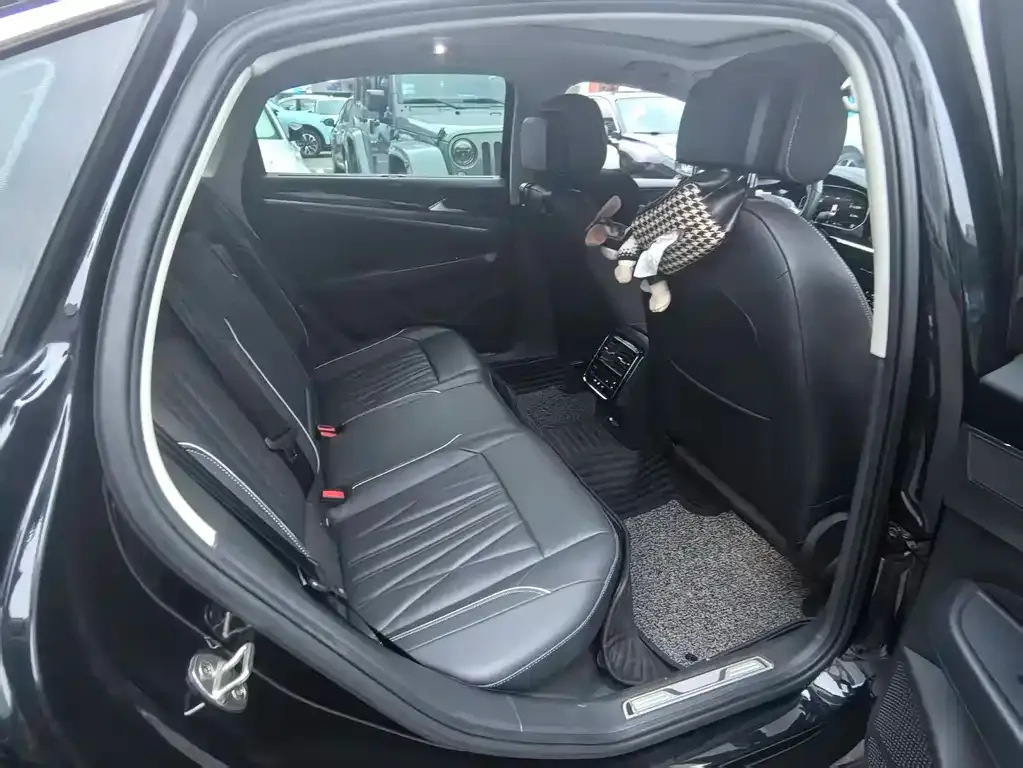 Volkswagen Passat 2023 из CN, фото 8