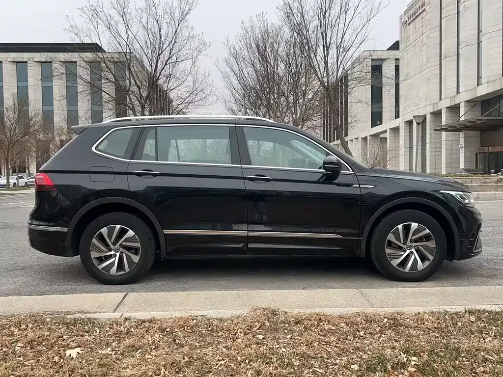 Volkswagen Tiguan L New Energy — фото 3