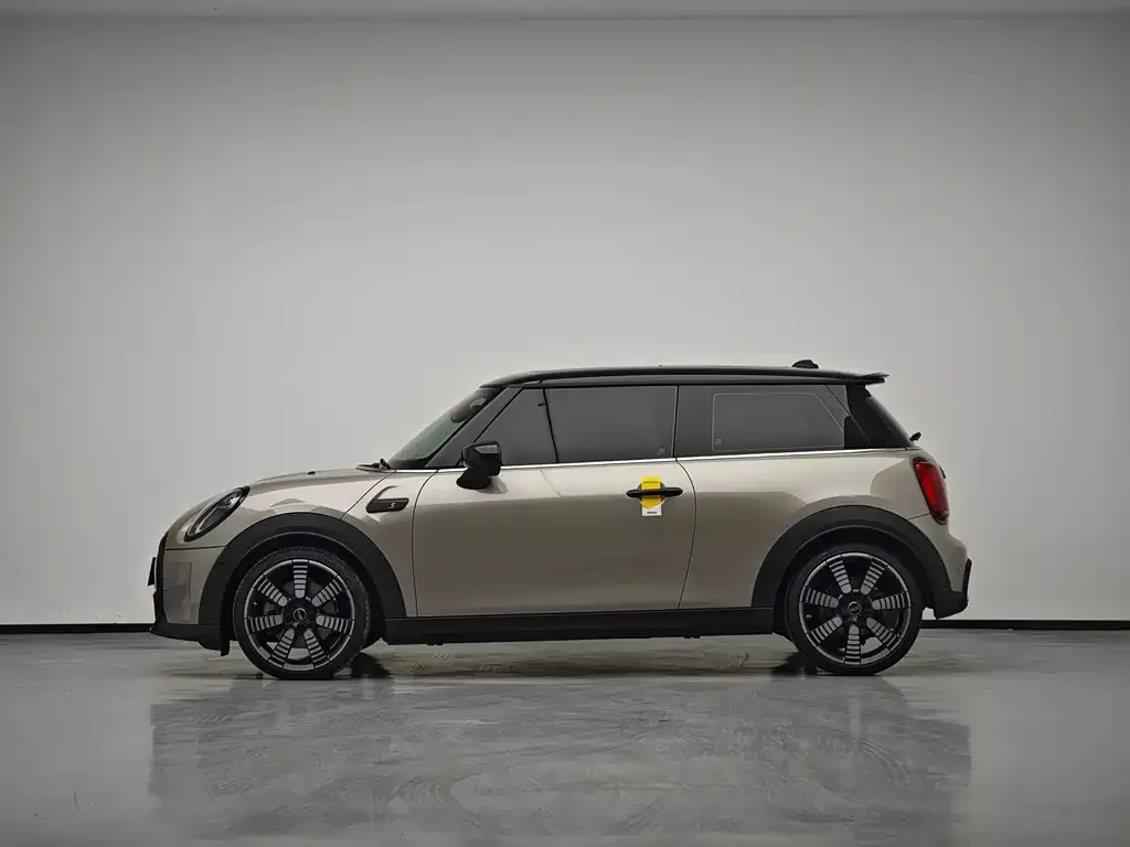 MINI Cooper (3-door) 2023 из CN, фото 2