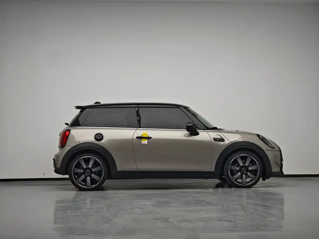 MINI Cooper (3-door) 2023 из CN, фото 10