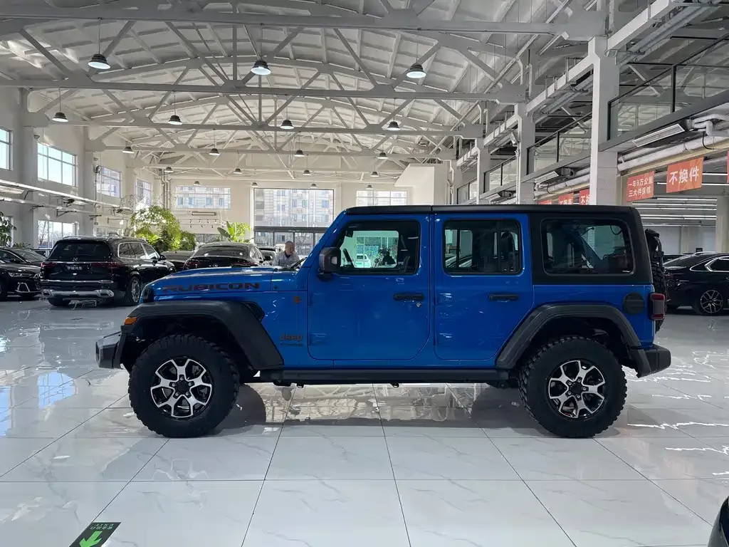 Jeep Wrangler — фото 10