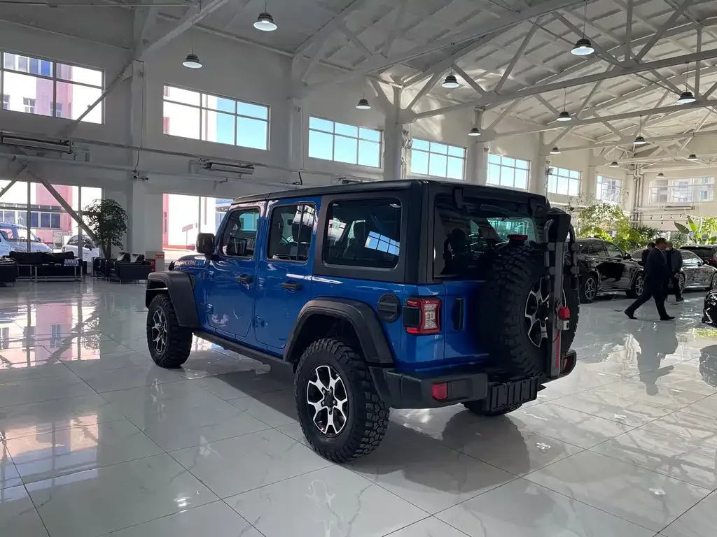 Jeep Wrangler — фото 9