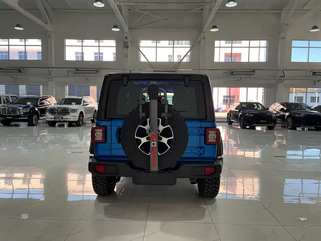 Jeep Wrangler — фото 8