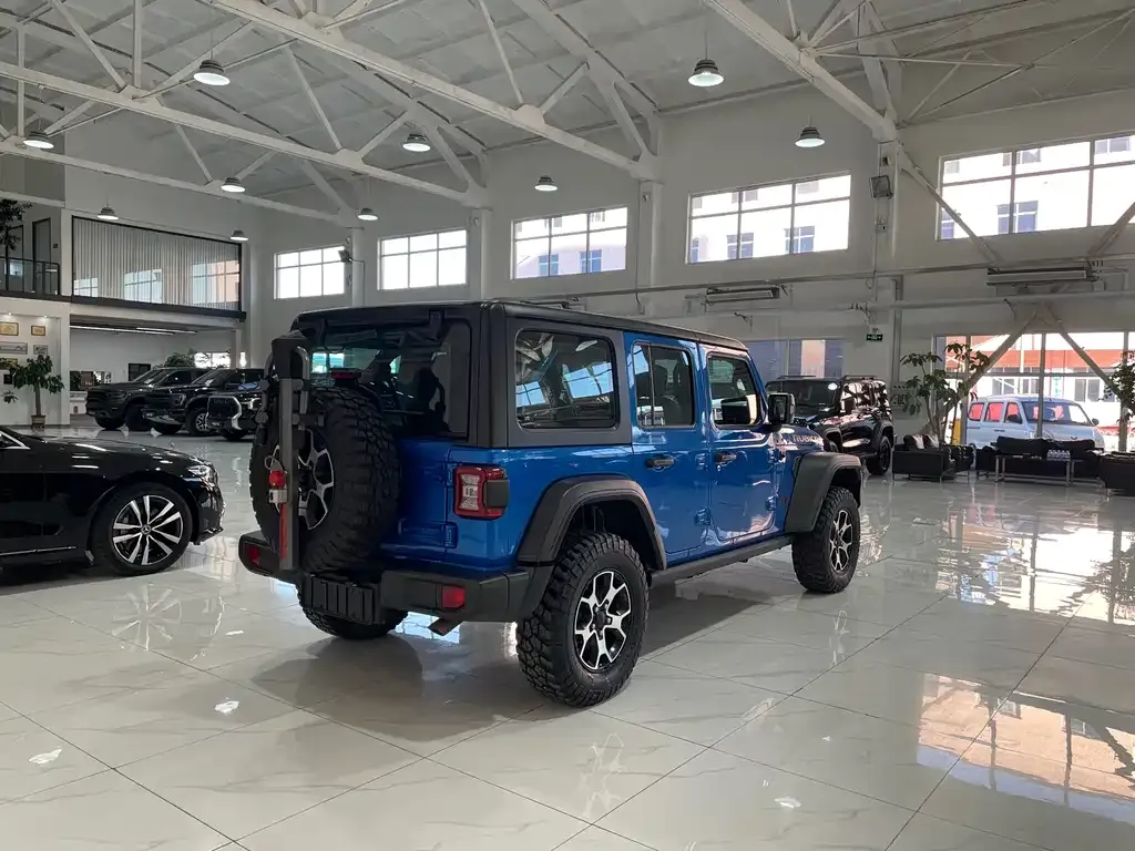 Jeep Wrangler — фото 7
