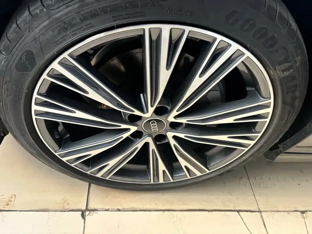 Audi A6L 2024 из CN, фото 10