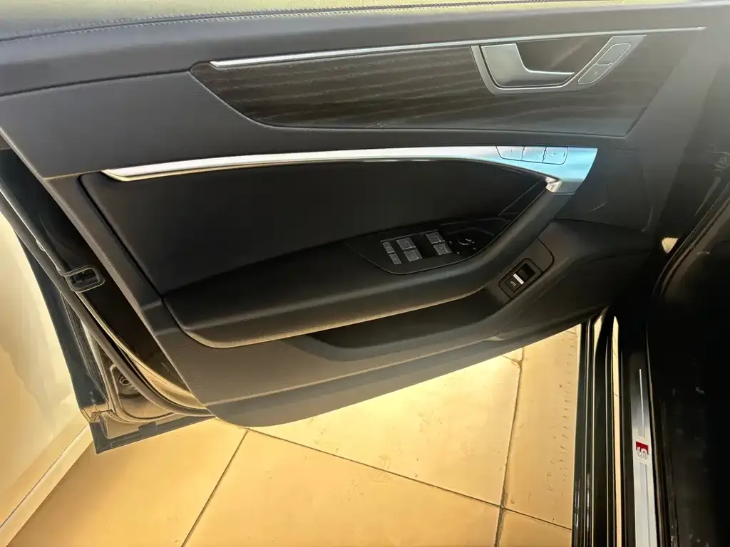 Audi A6L 2024 из CN, фото 9