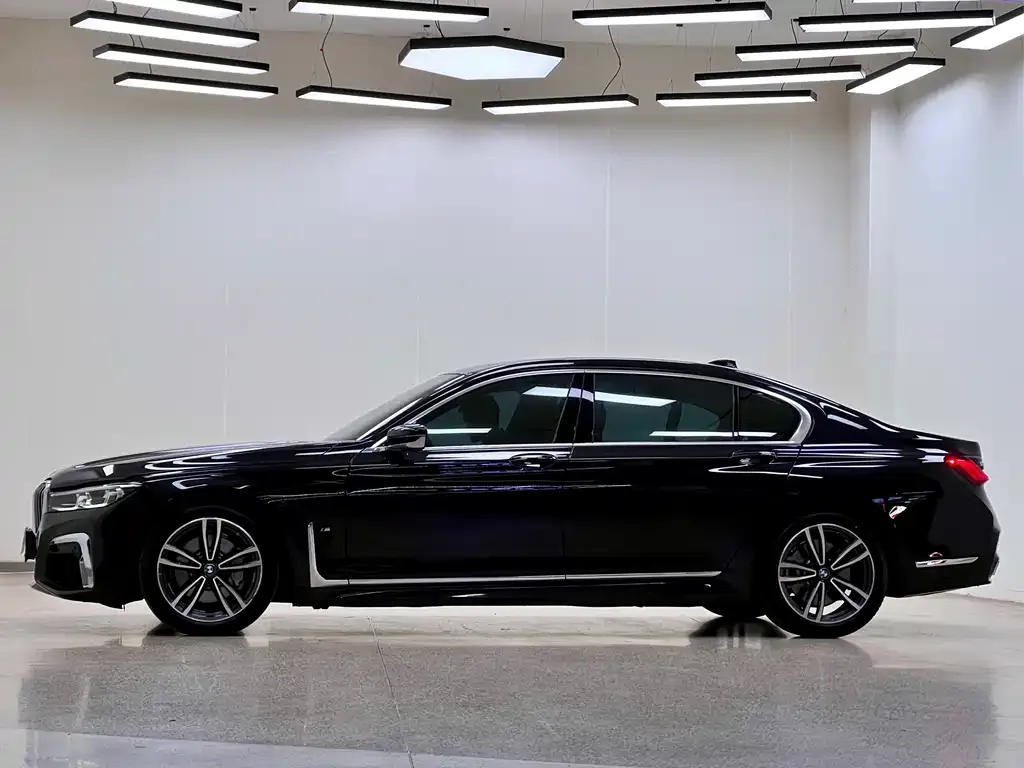 BMW 7 Series 2022 из CN, фото 3