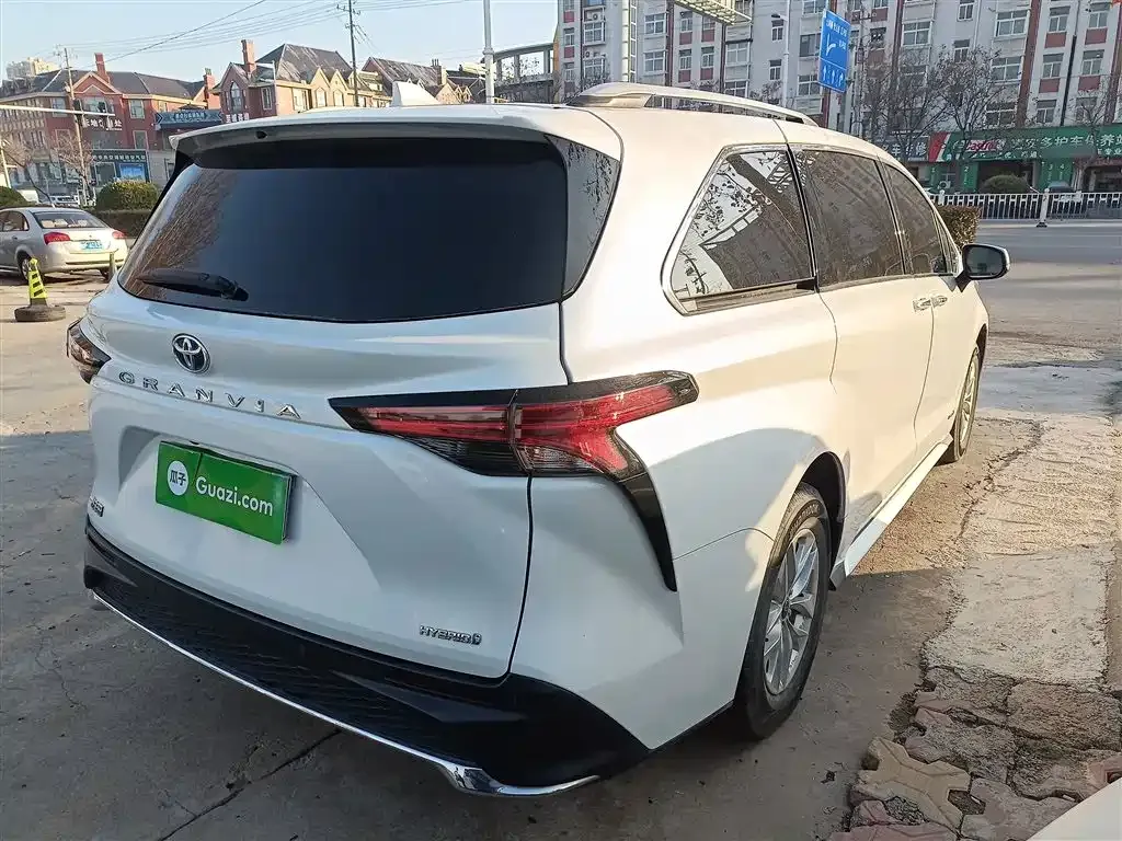 Toyota Granvia 2023 из CN, фото 6