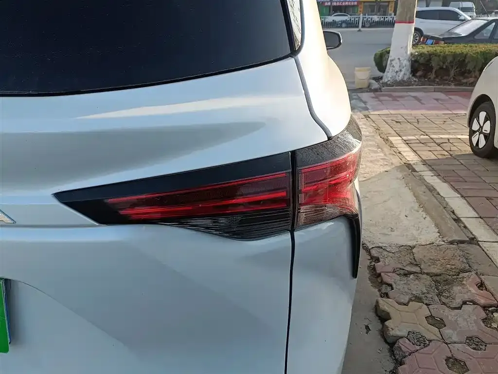 Toyota Granvia 2023 из CN, фото 3