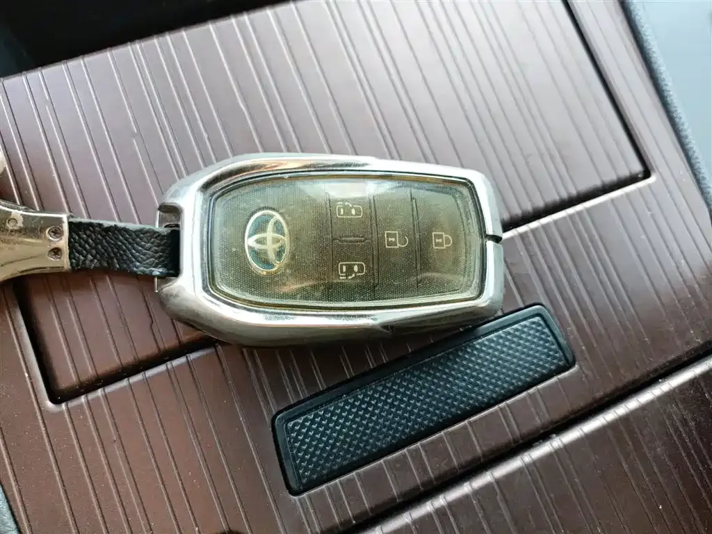 Toyota Granvia 2023 из CN, фото 2