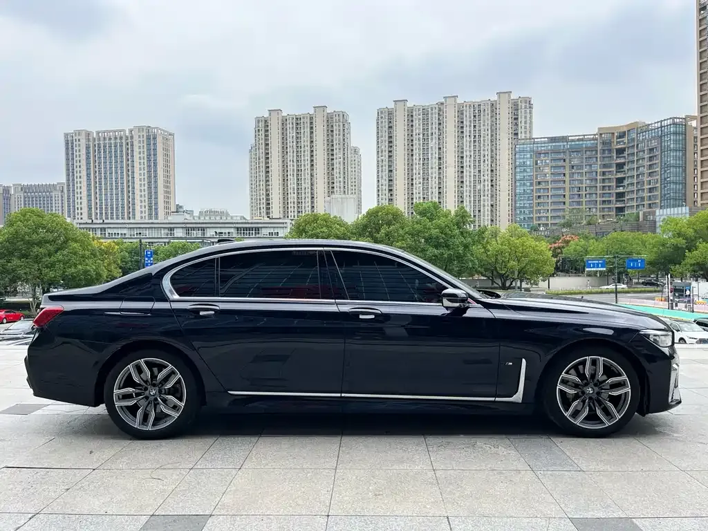 BMW 7 Series 2022 из CN, фото 7