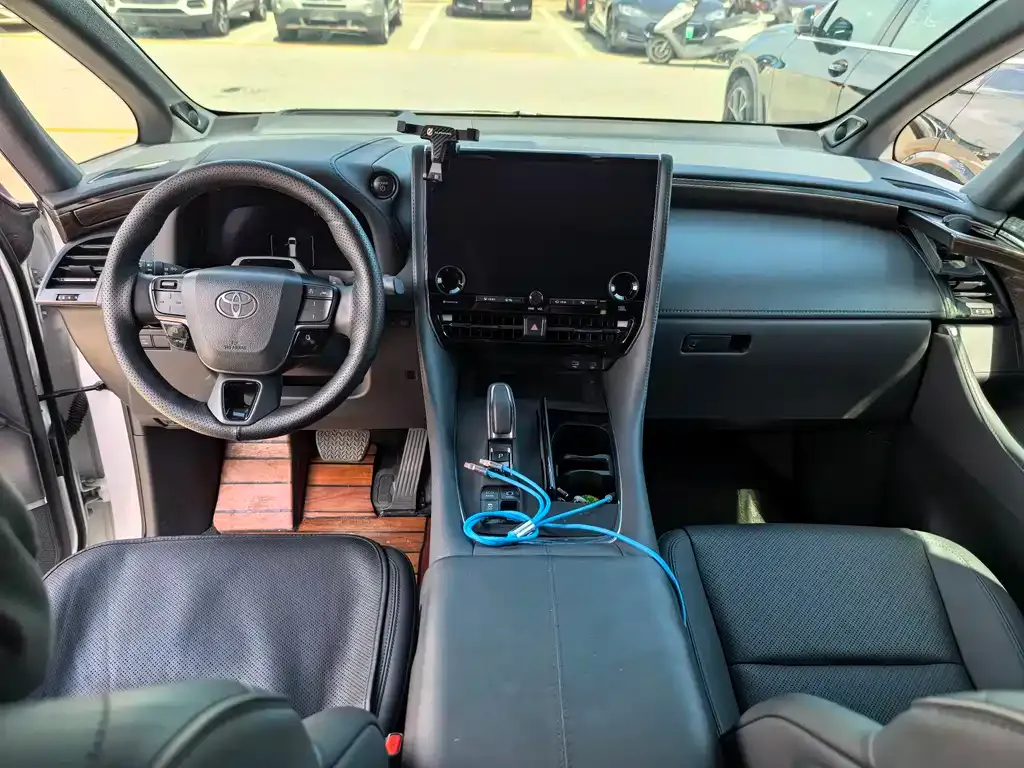Toyota Alphard — фото 8