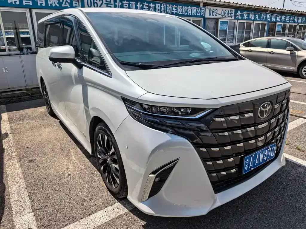 Toyota Alphard — фото 5