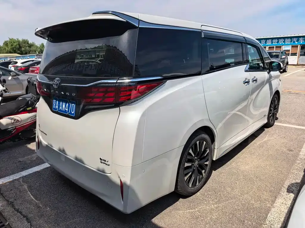 Toyota Alphard — фото 7